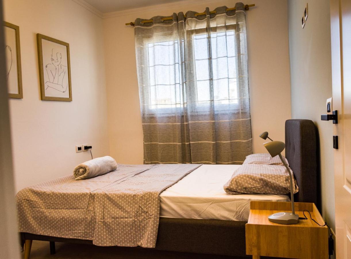 Bright Apartment Close To City Center Tirana Buitenkant foto