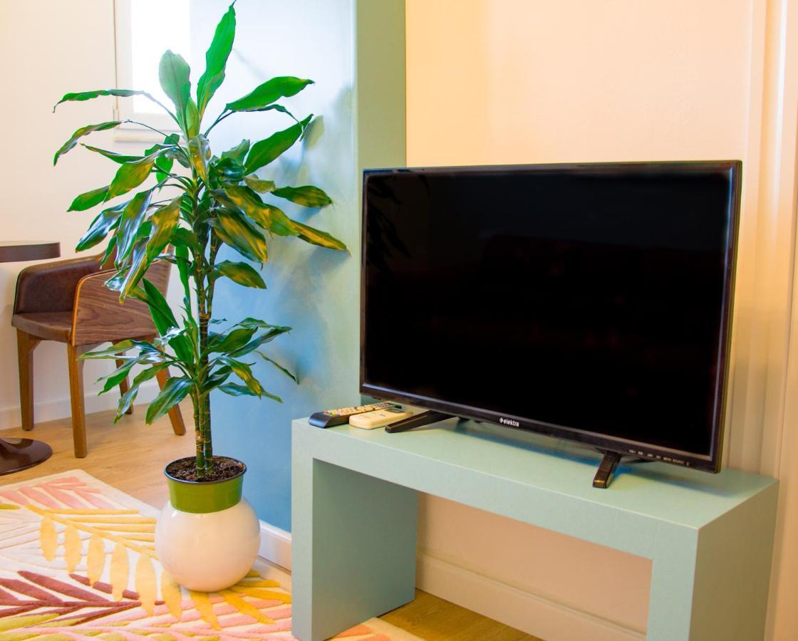 Bright Apartment Close To City Center Tirana Buitenkant foto
